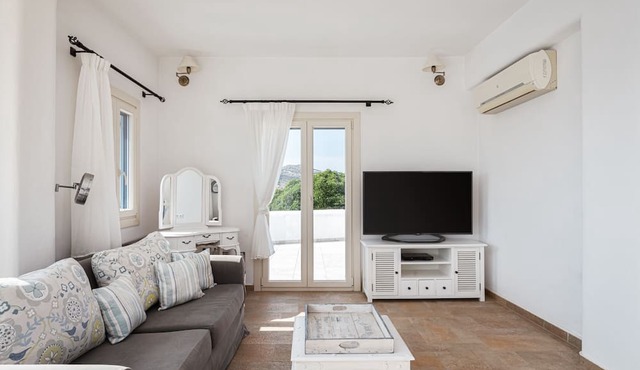 Villa Phos Paros in Sotires