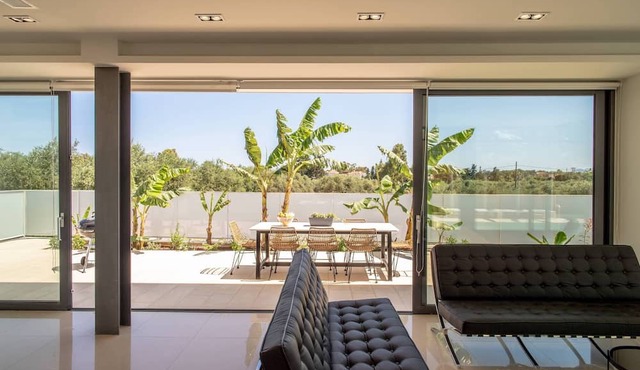 Luxury Villa Mirror - 200meters From The Beach!