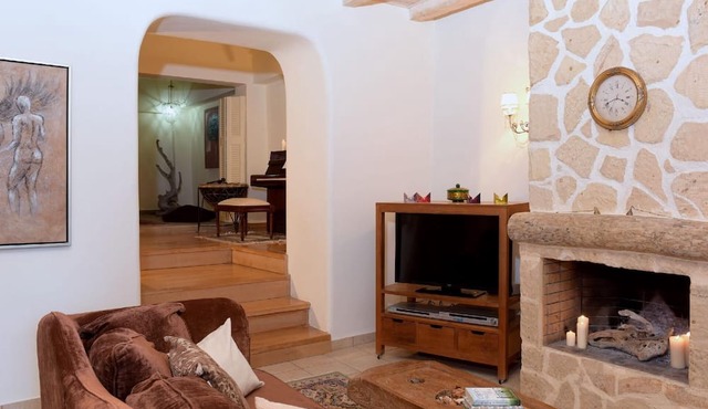Charming stone house in Agios Matheos in Agios Gordios