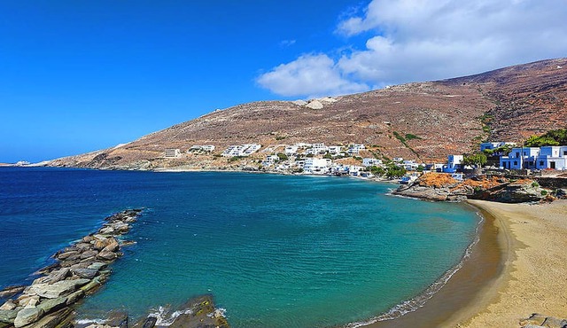 Spacious Seaside House with Superb Aegean View near the Beach in Tinos
