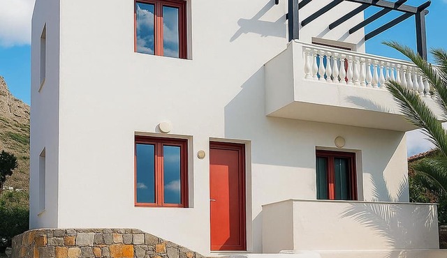 Apartment - Sleeps 10 - Parking - Garden - Pool