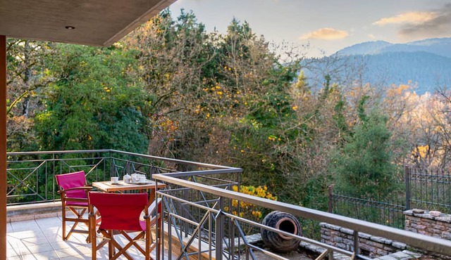 The Foxes - Modern 1BD apartment in the Forest in Karpenisi