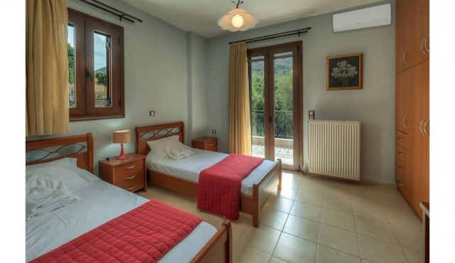 Amazing Villa Amare with Stunning Views in Opsigias