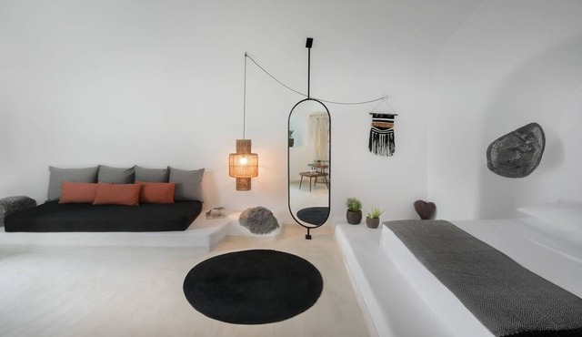 Three Caves - Villa With Private Pool Sea View in Santorini