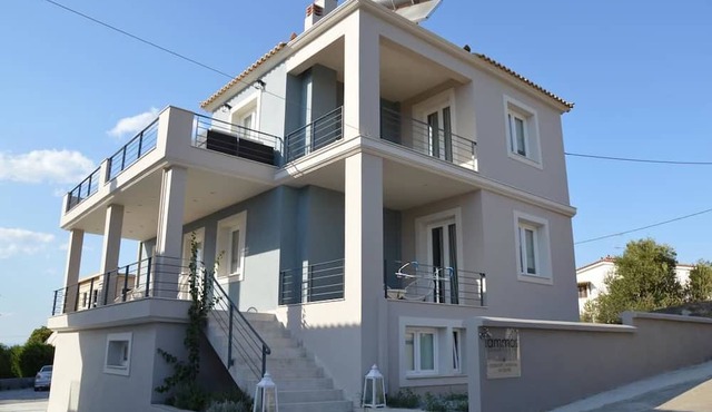 Ammos Luxury Suites