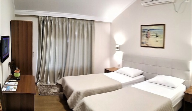 Hotel Viktoria Tirana in Farkë