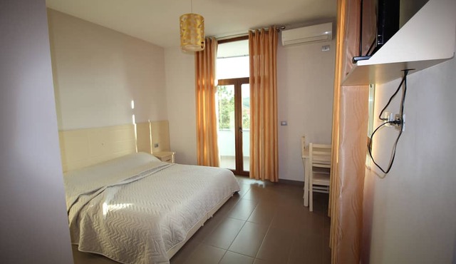 Piazza Hotel