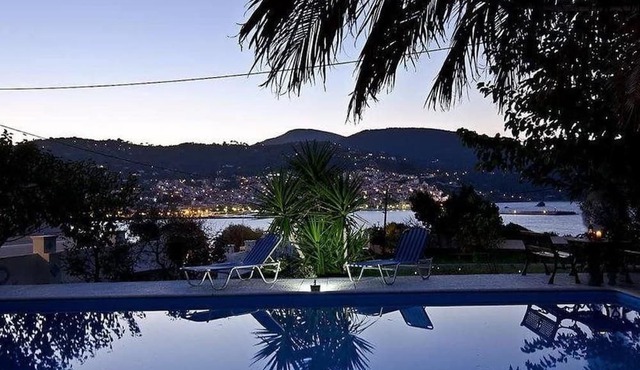 Karavos Sea View Apartments in Skopelos