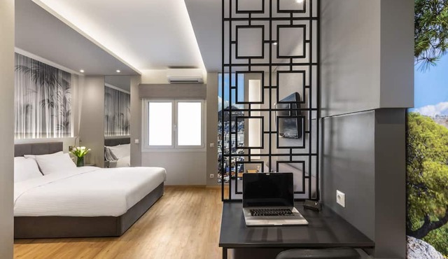 Athens Center Luxury Suite in Athens