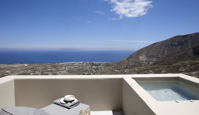 Star Infinity Suites in Santorini