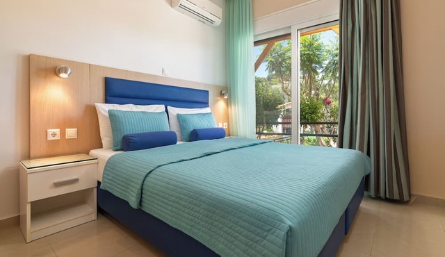 Vlycha Beach Studios & Apartments