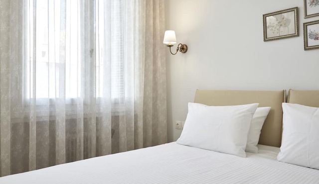 Luxury n Chic Athens Museum Apt in Athens