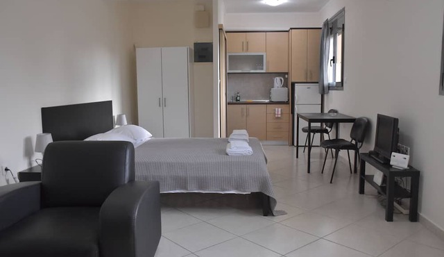 AVR DELUXE SUITES 4 AIRPORT FREE SHUTTLE in Markopoulo Mesogaias