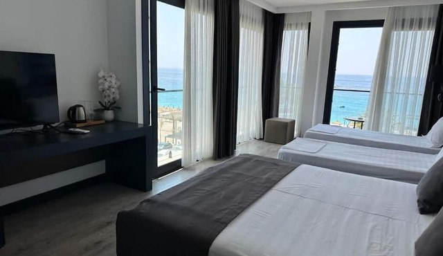 Palladium Hotel- Luxury Leading Hotels in Himarë