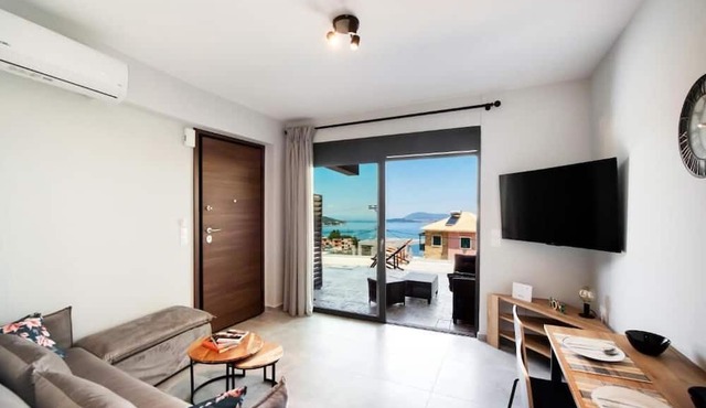 Amaryllis Luxury Apartment in Nikiana