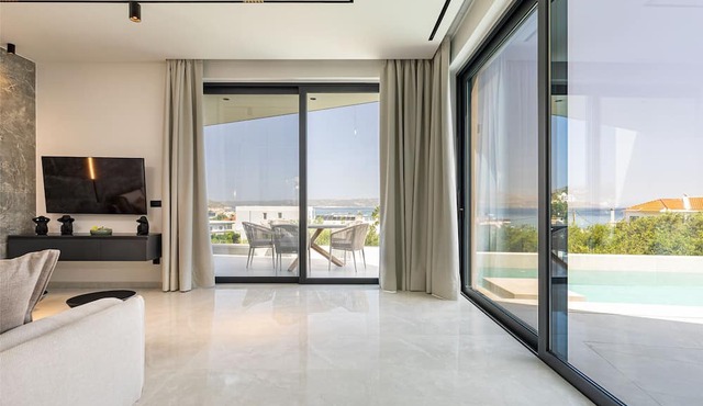 Bella Casa - Newly Built Designer Villa
