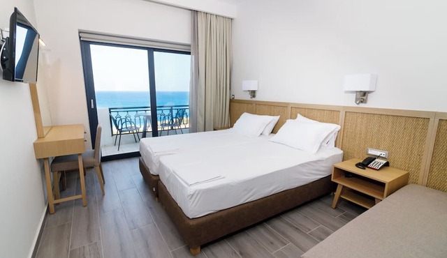 Elegant Beach Hotel in Trifylia
