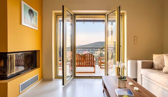 Martinia Pool Escape - Aiga Panoramic Vistas in Kalamata