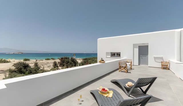 Apartment 'Afros Beachfront 2' with Sea View, Wi-Fi and Air Conditioning in Mikri Vigla