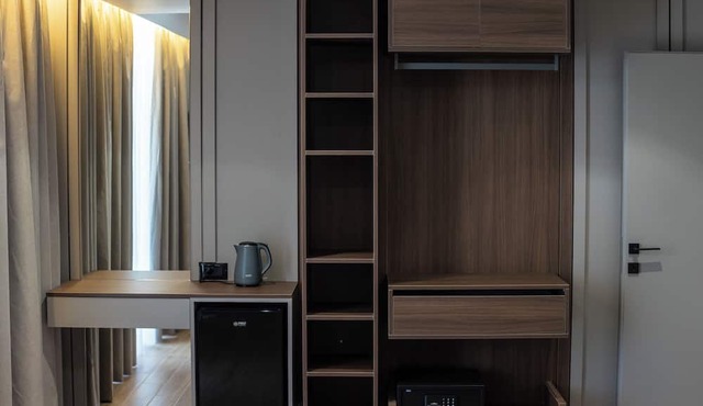 Bolt Boutique Hotel in Shënkoll