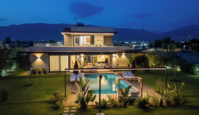 Luxurious honeymoon suite in villa Satori in Kalamata