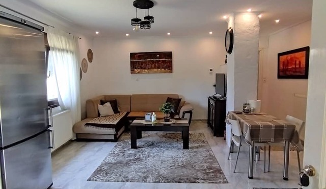 Oasis Cottage Rental Property 10 min away from town! in Kastoria