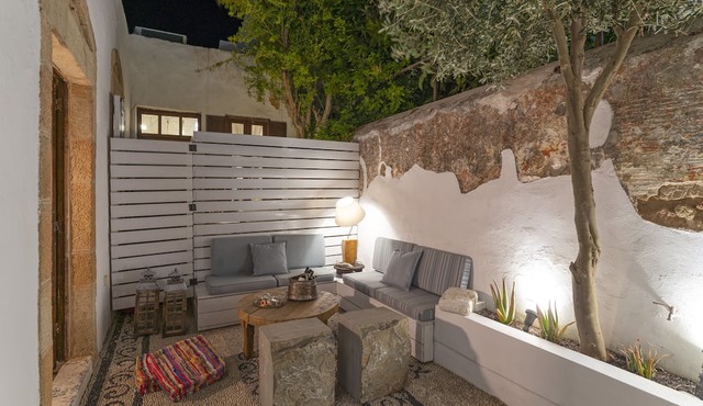 Boho style luxury lodge with private courtyard in the heart of Lindos.