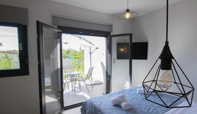 Theasea Luxury Suites- Studio 2