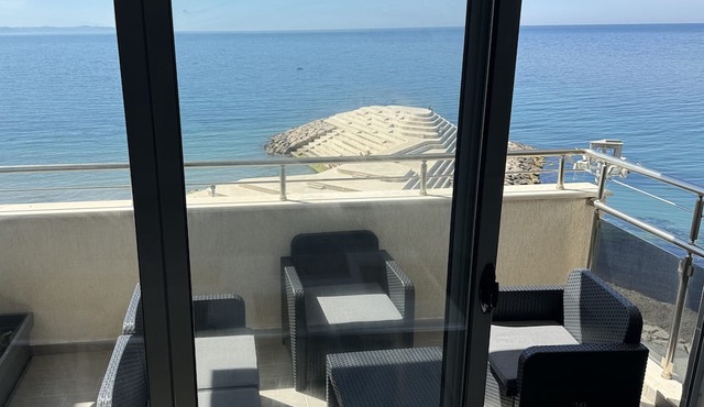 Beachfront BS Apartment 6