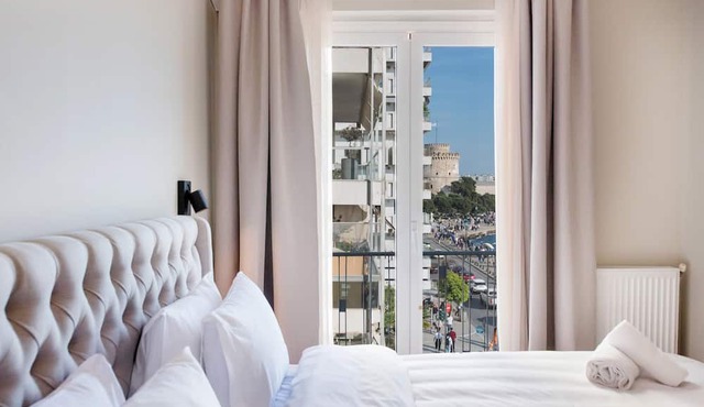 Primavera' Seafront apt with tower view