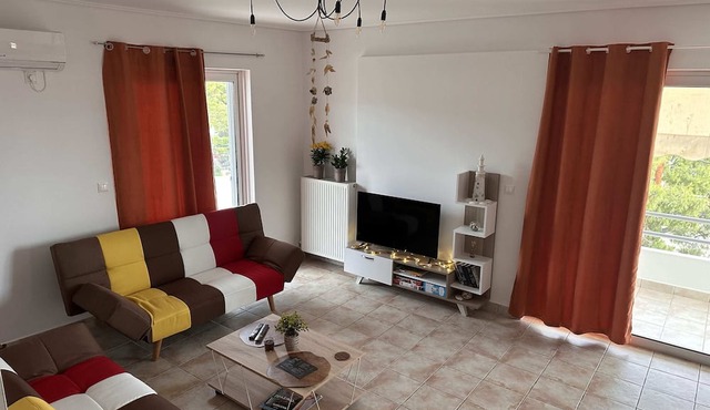 VerGian Brand New Apt at Agioi Theodoroi