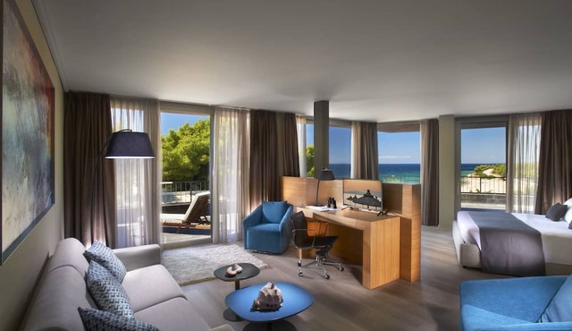 Blue Dolphin Hotel