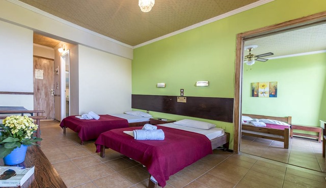SUN HOTEL KINETA “Beach Front” in Megara