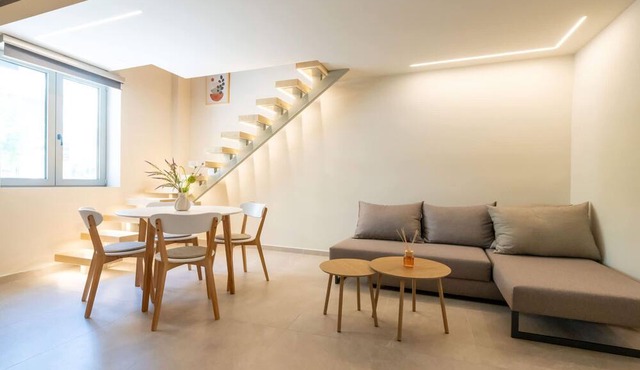 Neilise - Modern Retreat in Central Kalamata