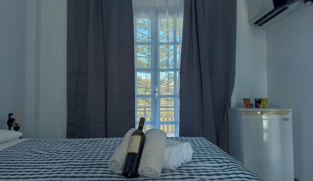 Tritonas Rooms in Kamari