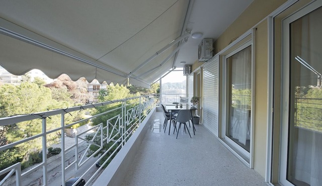 LucyZen! Stylish Apt, Athenian Riviera, near beach