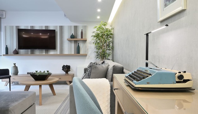 The Lop Athens Holiday Luxury Suites in Palaio Faliro