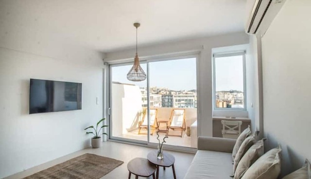 The Suite Private Jacuzzi & Acropolis View in Athina