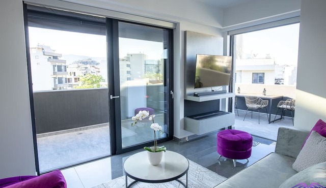 Iris Penthouse: Luxury Acropolis View and Jacuzzi