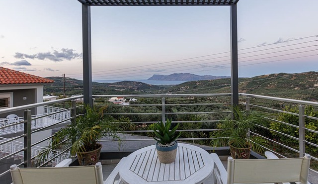 Villa Chryssi nLocated on picturesque hills ,only 5 miles from Kissamos center