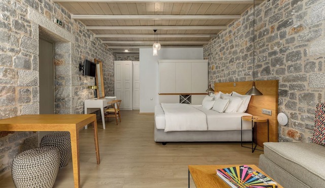 Trapela Limeni Luxury Suites