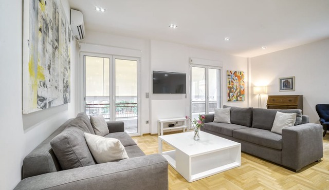 Stunning Central 180m2 4 Bedroom 3 Bath, Sleeps 12