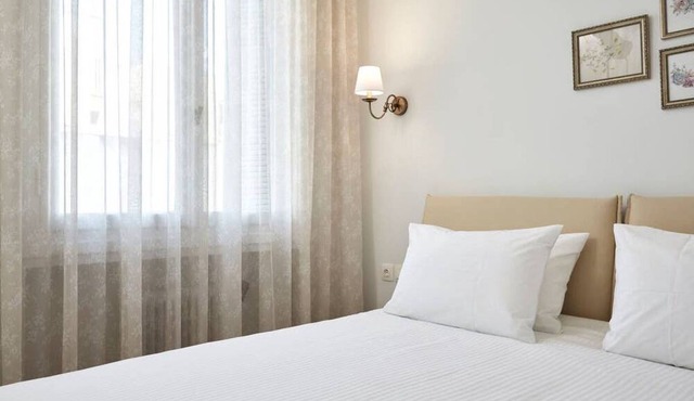 Luxury n Chic Athens Museum Apt