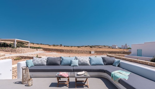 Blue Harpist Villas in Naxos