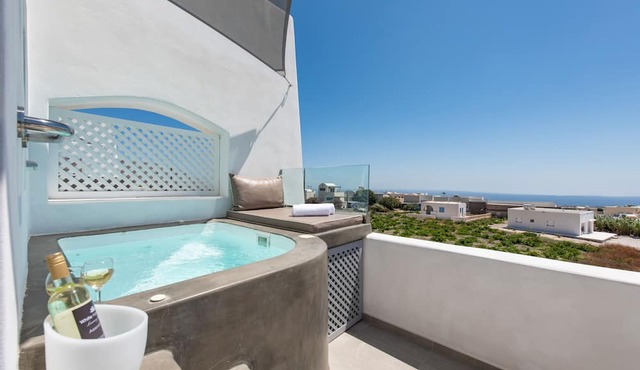 White Harmony Suites in Santorini