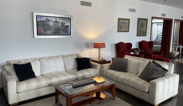 Athens 360° Penthouse, panoramic city center view in Athina
