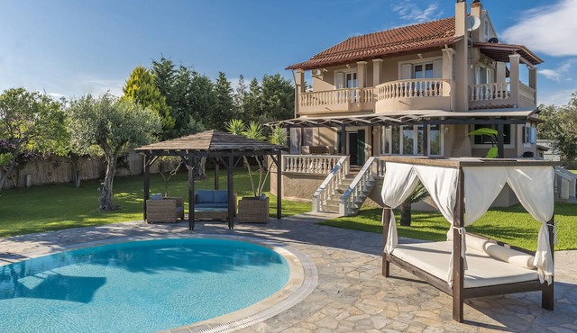 Villa Maxim, Private Pool & Tennis Court includedn in Corfu