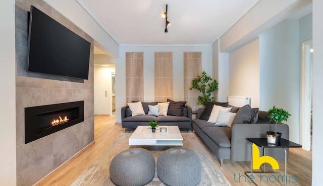 Sunny Athenian Oasis Spacious Family Haven! in Kallithea