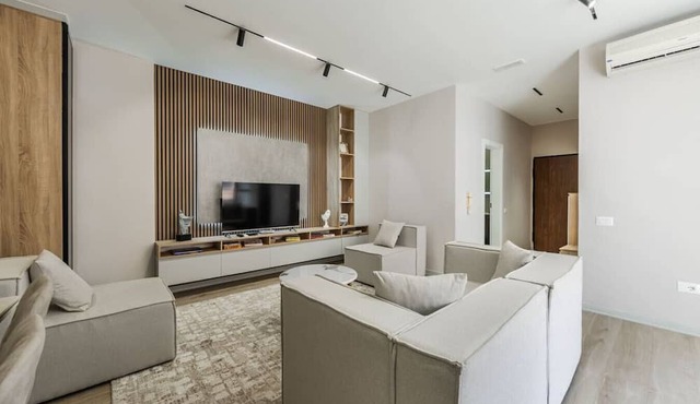 Sunny Beach Luxurious Apartment by PikHost in Durrës