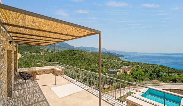 Isichia Apartment with Sea and Taygetos Mountain Views in West Mani